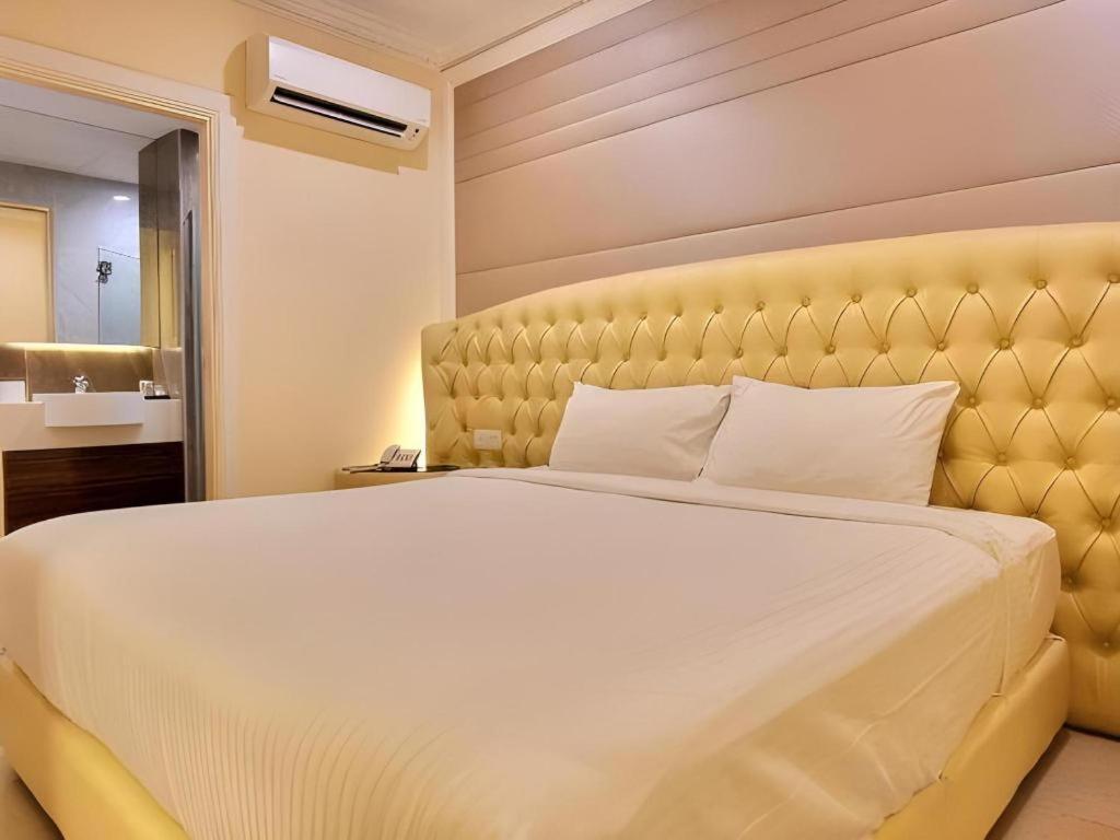 Ritzton Hotel Johor Bahru Exterior photo